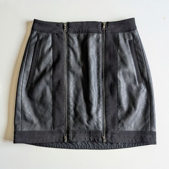 BCBGMAXAZRIA | Roxy Faux-Leather Detail Mini Skirt XXS - Picture 2 of 5